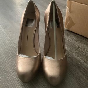 DOLCE VITA never worn heels.